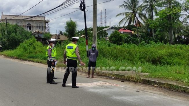 Pemotor Tabrak Truk Parkir di Tanjung Laut Meninggal Dunia, Polisi Periksa Sopir Mobil: Proses Penyelidikan