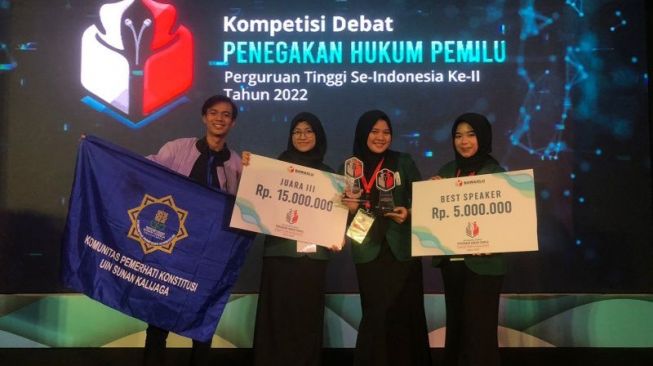 Delegasi UIN Yogyakarta Sabet Juara Tiga Debat Penegakan Hukum Pemilu