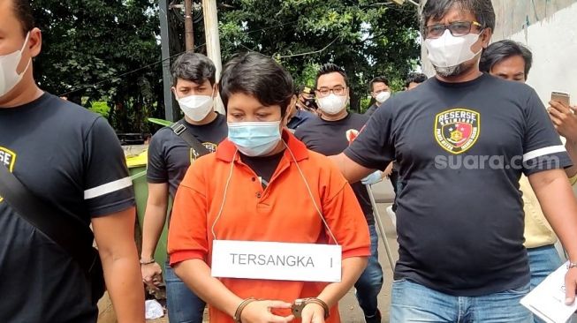 Tersangka LM, otak pembunuhan Ficky Firlana di TPU Kober. (Suara.com/Yasir)