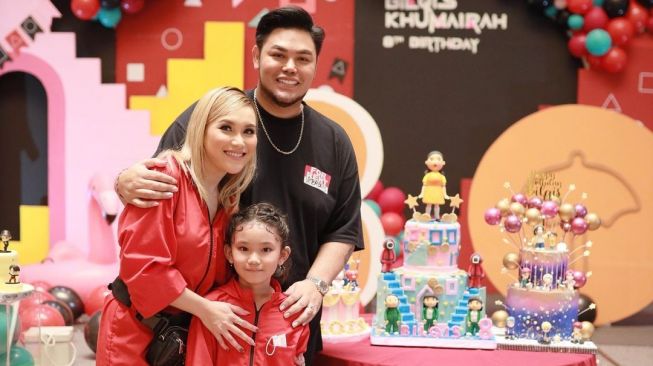 Ivan Gunawan hadiri acara ulang tahun putri Ayu Ting Ting, Bilqis Khumairah Razak. [Instagram]