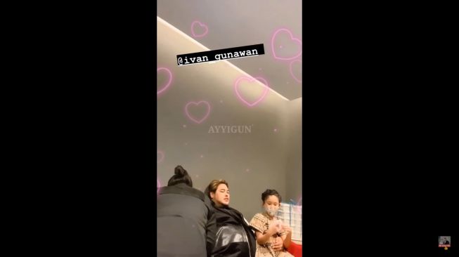 Momen kedekatan Ivan Gunawan dan Bilqis Khumairah Razak. [Instagram]