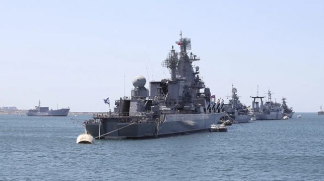 Kapal perang Rusia dan Ukraina di Sevastopol Bay, 2012. (rawpixel)