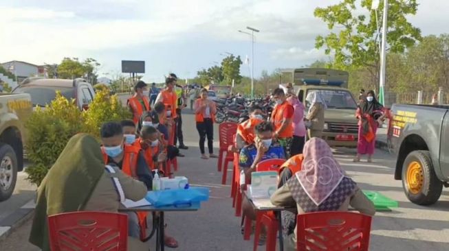 Puluhan Masyarakat Karimun Terjaring Razia Prokes, Pelanggar Kenakan Rompi Oranye