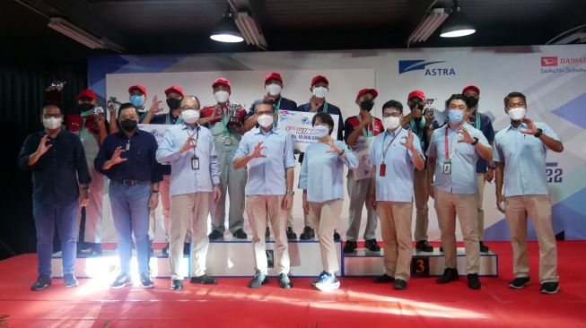 Foto bersama para peraih gelar terbaik Daihatsu Skill Contest 2022 [PT ADM].