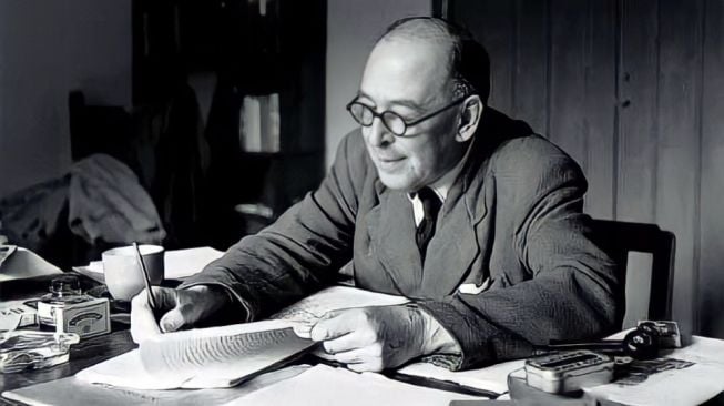 5 Tips Menulis dari C.S. Lewis, Penulis Karya Narnia