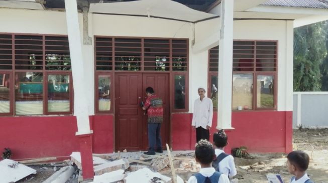 Dampak Gempa Pasaman Barat, Seorang Bayi di Agam Tertimpa Reruntuhan Rumah