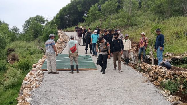 Pantai Watukodok Kembali Memanas, Panitikismo Pasang Pagar Seng di Bukit Gunungkulon