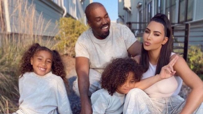 Kim Kardashian Ingin Cepat-cepat Bercerai dari Kanye West, Ini Alasannya