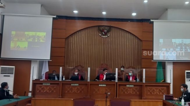 Sidang pleidoi dua terdakwa Briptu Fikri dan Ipda M Yusmin kasus Unlawful Killing Laskar FPI di PN Jakarta Selatan. (Suara.com/Arga)
