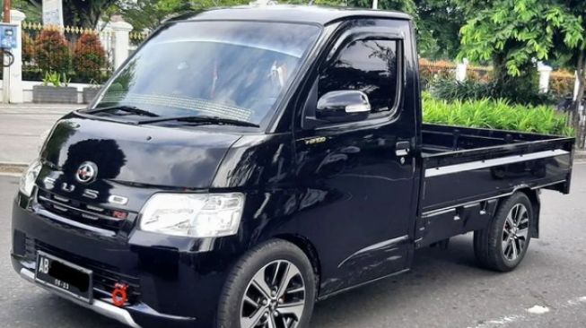 Mobil pikap menjadi sorotan karena emblem yang disematkannya (Instagram)