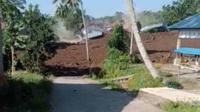 Heboh Tanah Bergerak Mirip Likuifaksi Pasca Gempa Pasaman Barat, Ini Komentar BNPB dan BMKG