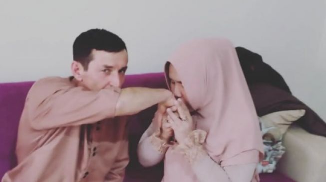 Rohimah dan suami barunya, Zeki Bayrak Iskander [Instagram]