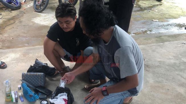 Satresnarkoba Polres Sanggau Tangkap 2 Tersangka Bandar, Salah Satu Pelaku Sembunyikan Sabu di Lumbung Padi