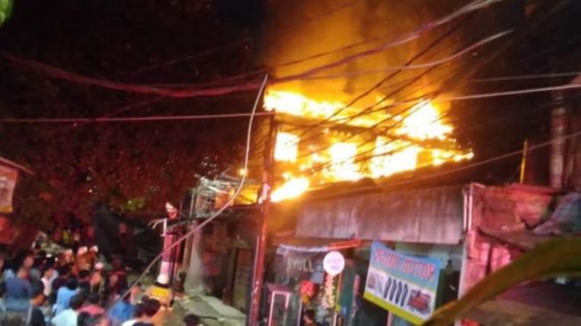 Kebakaran 2 Bangunan di Kebayoran Lama Jaksel, Ibu dan Dua Anaknya Tewas