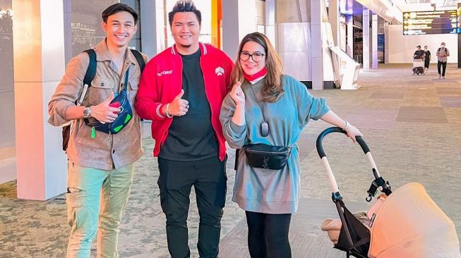 Randy Permana bersama pasangan Caesar Hito dan Felicya Angelista. [Instagram]