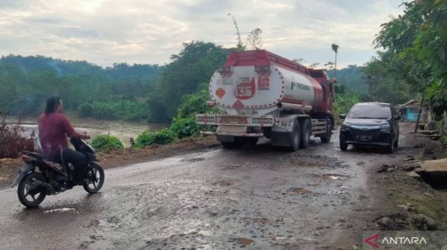 DPRD Cianjur Minta Perbaikan Jalan Provinsi Tidak Tambal Sulam dan Selesai Sebelum Lebaran