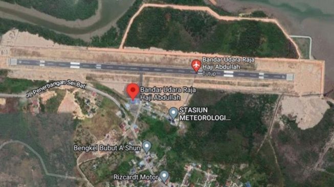 Landasan pacu Bandara RHA Karimun yang akan diperpanjang menjadi 2 ribu meter. (Foto: Google Map)