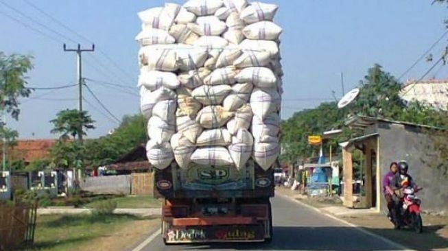 Mobil Terasa Berat dan Loyo?  Awas, Ini Tanda-tanda Muatan Overload!