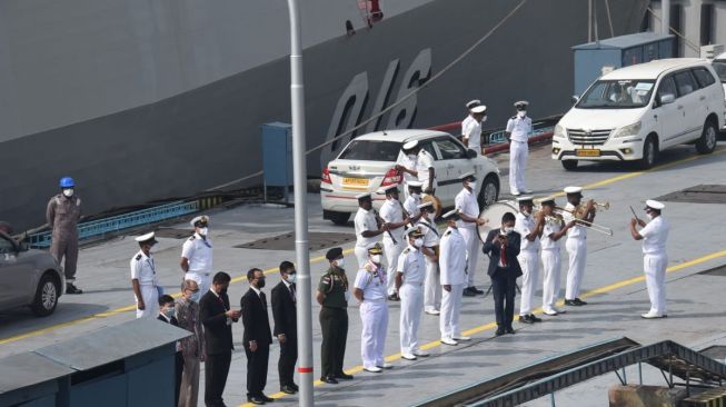 KRI R.E. Martadinata-331 (KRI REM-331)  TNI Angkatan Laut tiba di perairan Visakhapatnam, India untuk ikut latihan gabungan Multilateral Naval Exercise Milan-2022, Jumat (25/2/2022).  (Dispen Koarmada I)