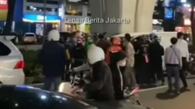 Kabur karena Bawa Narkoba, Pria Ini Akhirnya Tertangkap Usai Tabrak Sejumlah Orang di Kelapa Gading