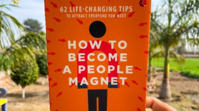 Buku How To Become A People Magnet : 4 Hal Penting Untuk Menarik Perhatian