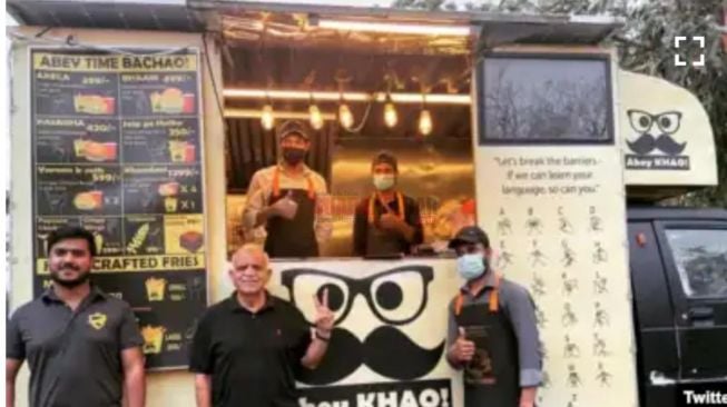 Abey KHAO!, Food Truck Tunarungu Pertama di Pakistan