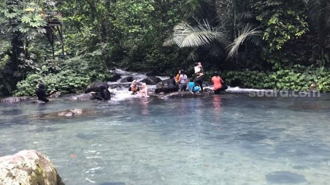 Yuk! Rasakan Wisata Air Dingin di Hutan Lombok Barat