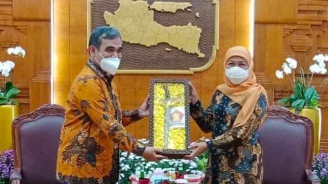 Keris untuk Khofifah dari Gerindra, Pakar Menduga Pinangan Pilpres 2024