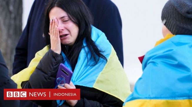 Warga Kiev Berjuang Selamatkan Diri ke Tempat Perlindungan dari Serangan