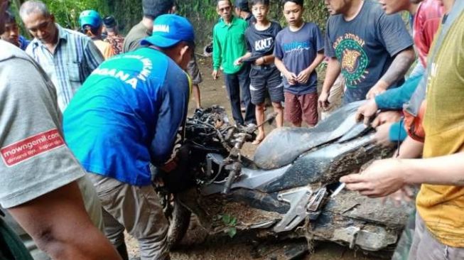 Longsor Melanda Wisata Desa Rahtawu Kudus, Dua Wisatawan Tertimpa Material, Begini Kondisinya