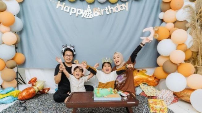 Potret Ayus Sabyan dan Ririe Fairus Rayakan Ultah Anak. [Instagram/ririe_fairus]