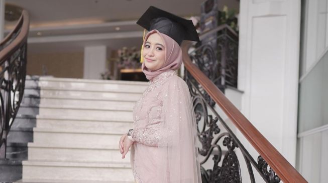  Potret Arafah Rianti Wisuda (instagram/@arafahrianti)