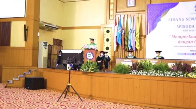 Potret Arafah Rianti Wisuda (YouTube/Arafah Rianti)