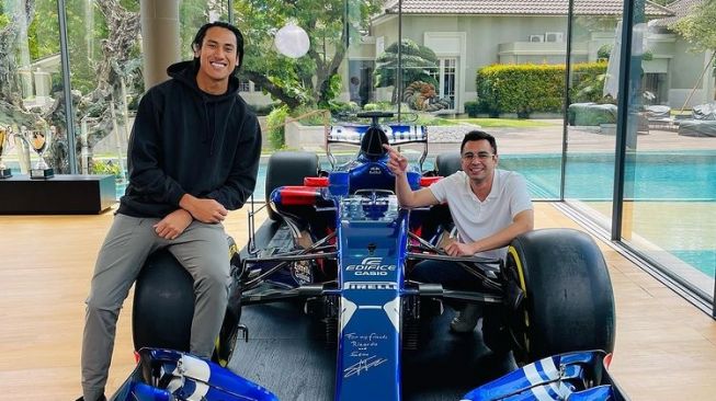 Warganet Provokasi Raffi Ahmad Beli Mobil F1 Milik Sean Gelael, Buat Belanja Sayur ke Pasar