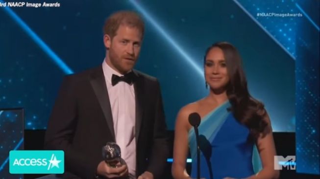 Kejutkan Publik, Meghan Markle dan Pangeran Harry Tampil Terima Penghargaan Presiden