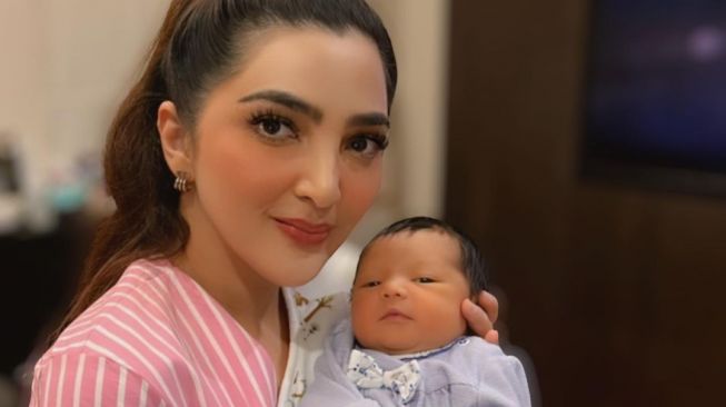 5 Artis Jadi Nenek Meski Masih Muda, Terbaru Ashanty dan Krisdayanti