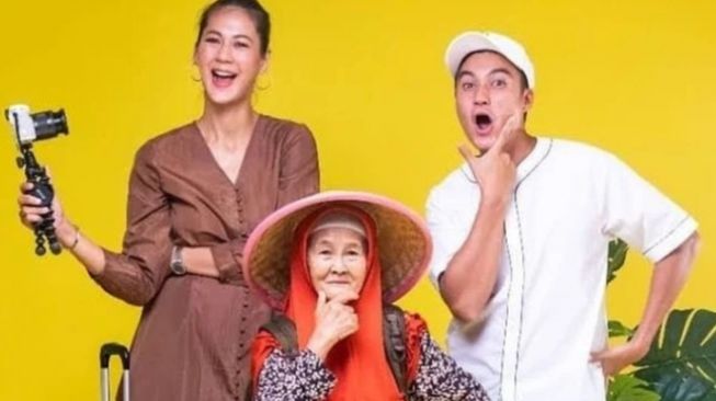 Meninggal Dunia, 11 Potret Kenangan Baim Wong dan Nenek Iroh yang Sempat Tinggal Bareng