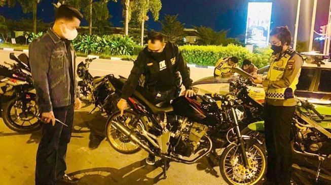 Nekat Balap Liar Saat Umat Islam Salat Subuh, 4 Pemuda di Kota Makassar Ditangkap Polisi