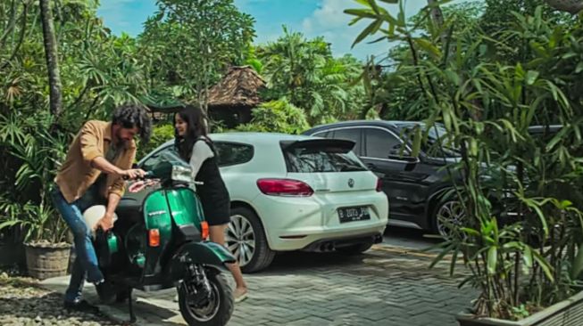 adu peran Reza Rahadian dan Michelle Ziudith (YouTube/MD Pictures)