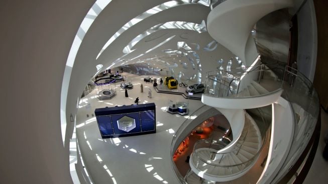 Suasana di  'Museum Masa Depan' di Dubai, Uni Emirat Arab, Rabu (23/2/2022). [Karim SAHIB / AFP]