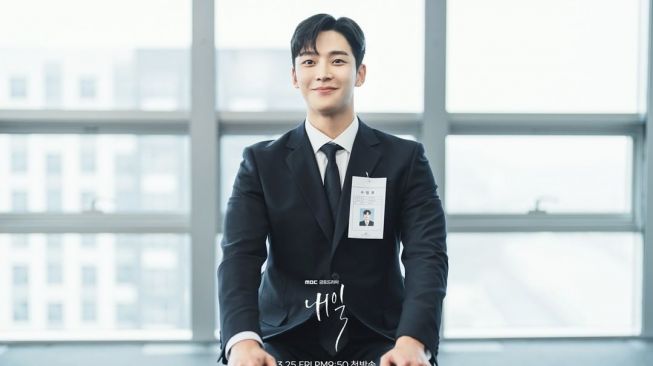 7 Pesona Rowoon SF9 di Drama Tomorrow, Si Pencari Kerja yang Alami Kecelakaan