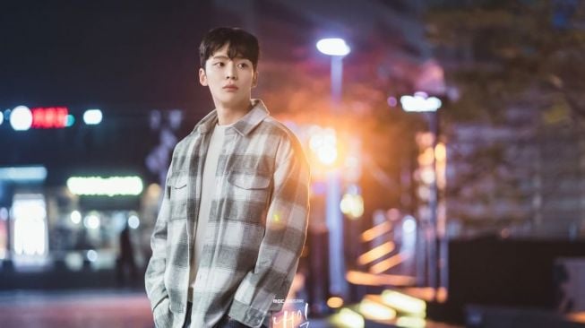 Pesona Rowoon SF9 di Tomorrow. (Instagram/@mbcdrama_now)