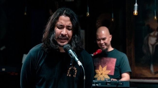 Resmi Jadi Vokalis Band Dewa 19, Ello Mengaku Serasa Mimpi