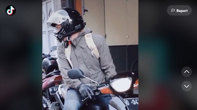 Ariel NOAH naik motor Shogun [Tik Tok/@boriel.n]