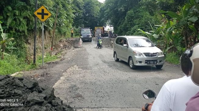 Diguyur Hujan Lebat, Ruas Jalan Sampai-Cikulur di Lebak Ambles