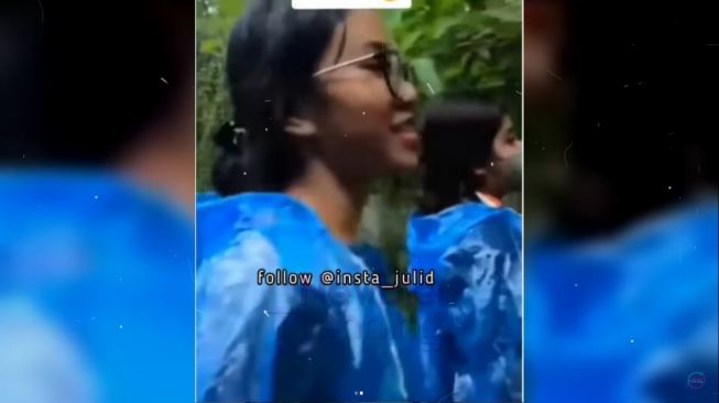 Potret Mayang dan Chika Liburan ke Bali (YouTube/NEWBIE TRENDING)