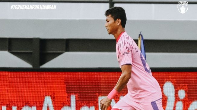 Ngeri, Kepala Bek Persita Tangerang Kena Tendang Pemain Bhayangkara FC Melvin Platje