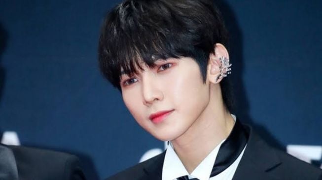 Yeosang ATEEZ Kembali Jadi Host SBS 'The Show', Tuai Sambutan Hangat