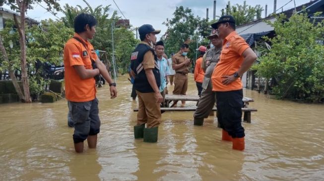 Kali Cibanten Meluap, Bangunan Madrasah di Kota Serang Ambruk Diterjang Banjir