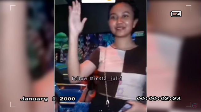 Potret Mayang dan Chika Liburan ke Bali (YouTube/NEWBIE TRENDING)